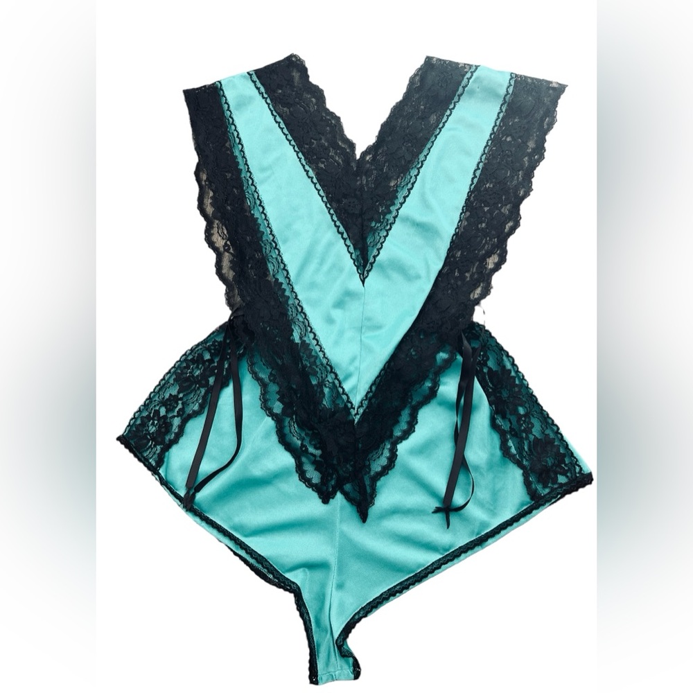 Vintage Teal and black! Featherbed New York 2 Piece Gorgeous PJ Set! Size M